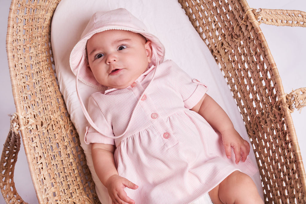 Was zieht man seinem Baby bei warmem Sommerwetter an?