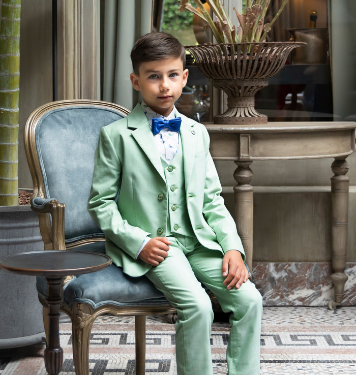 Driedelig mintgroen communiekostuum met blauwe strik