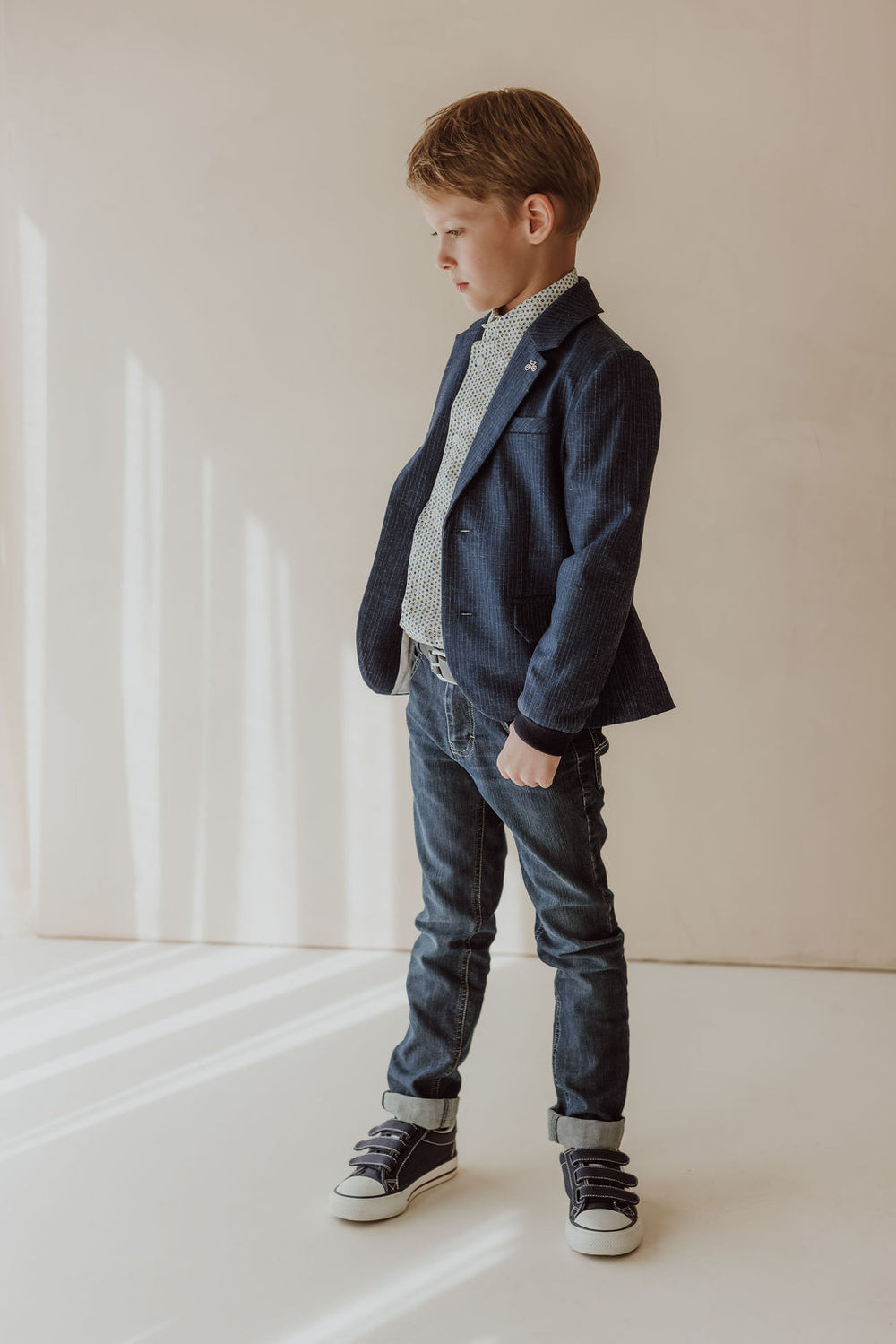 Jeansjacke mit Perlenschleifen