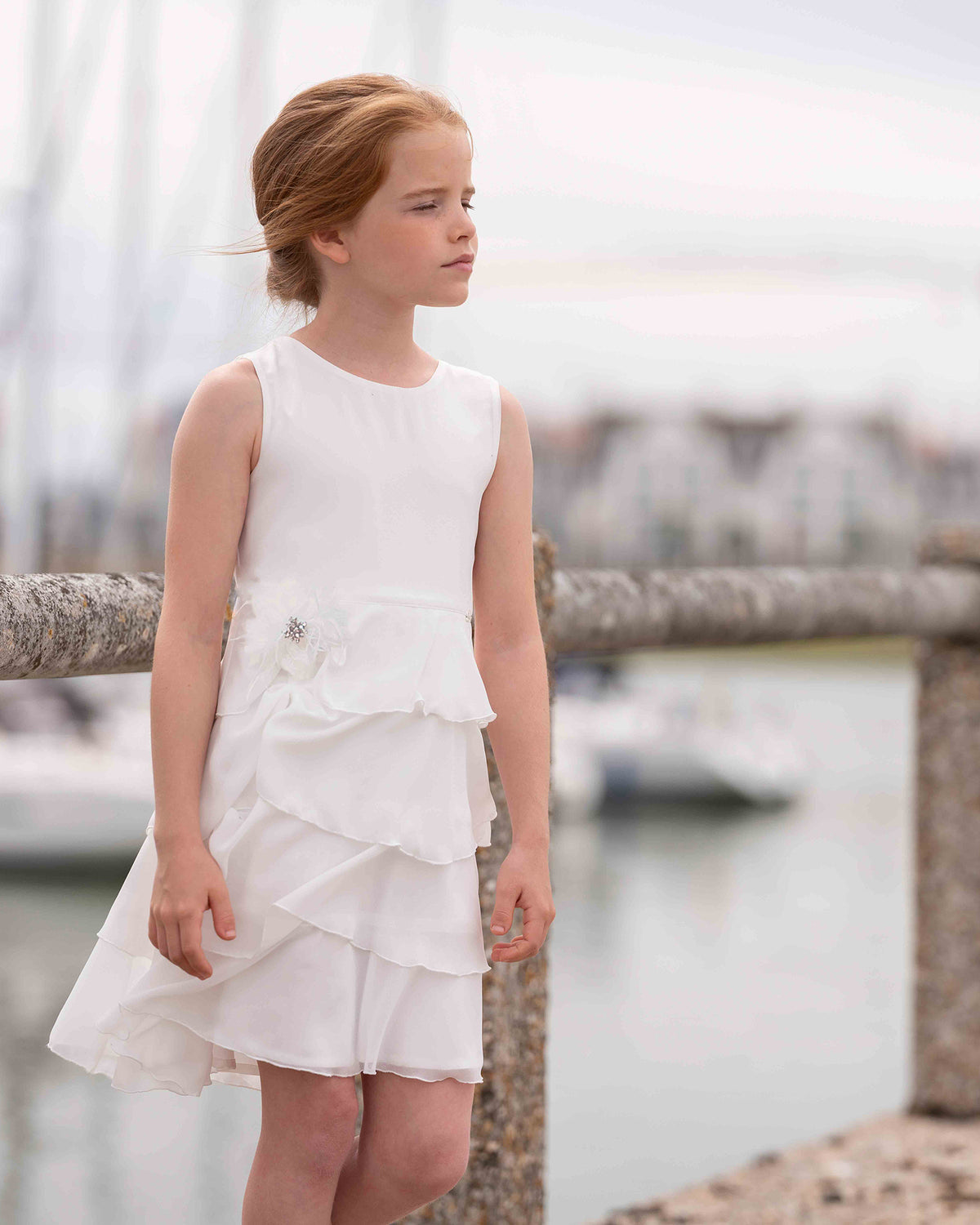Robe superposée sans manches de couleur blanche perlée